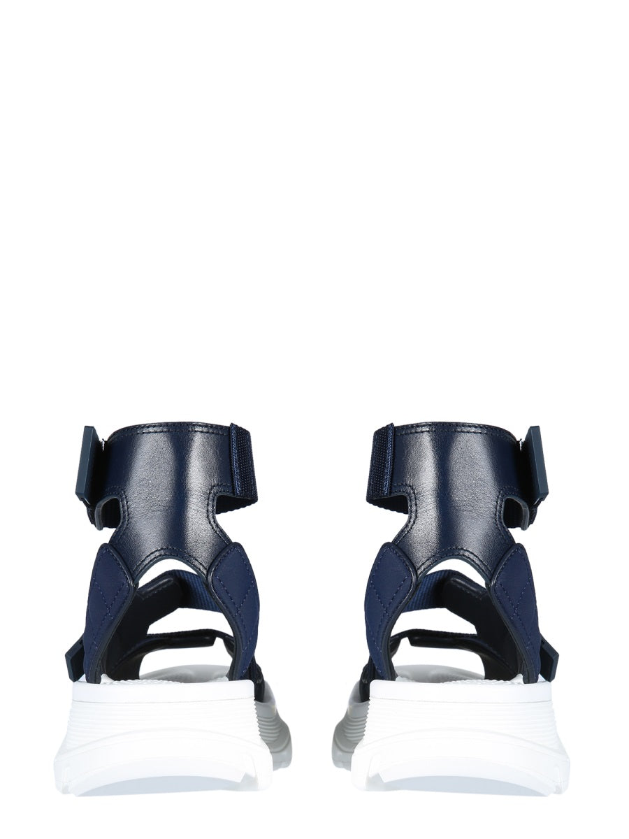 TREAD SANDALS