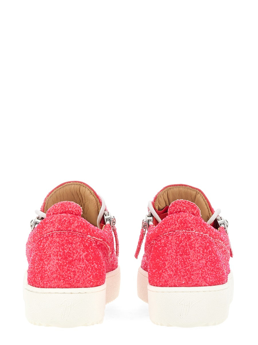 SNEAKER GAIL