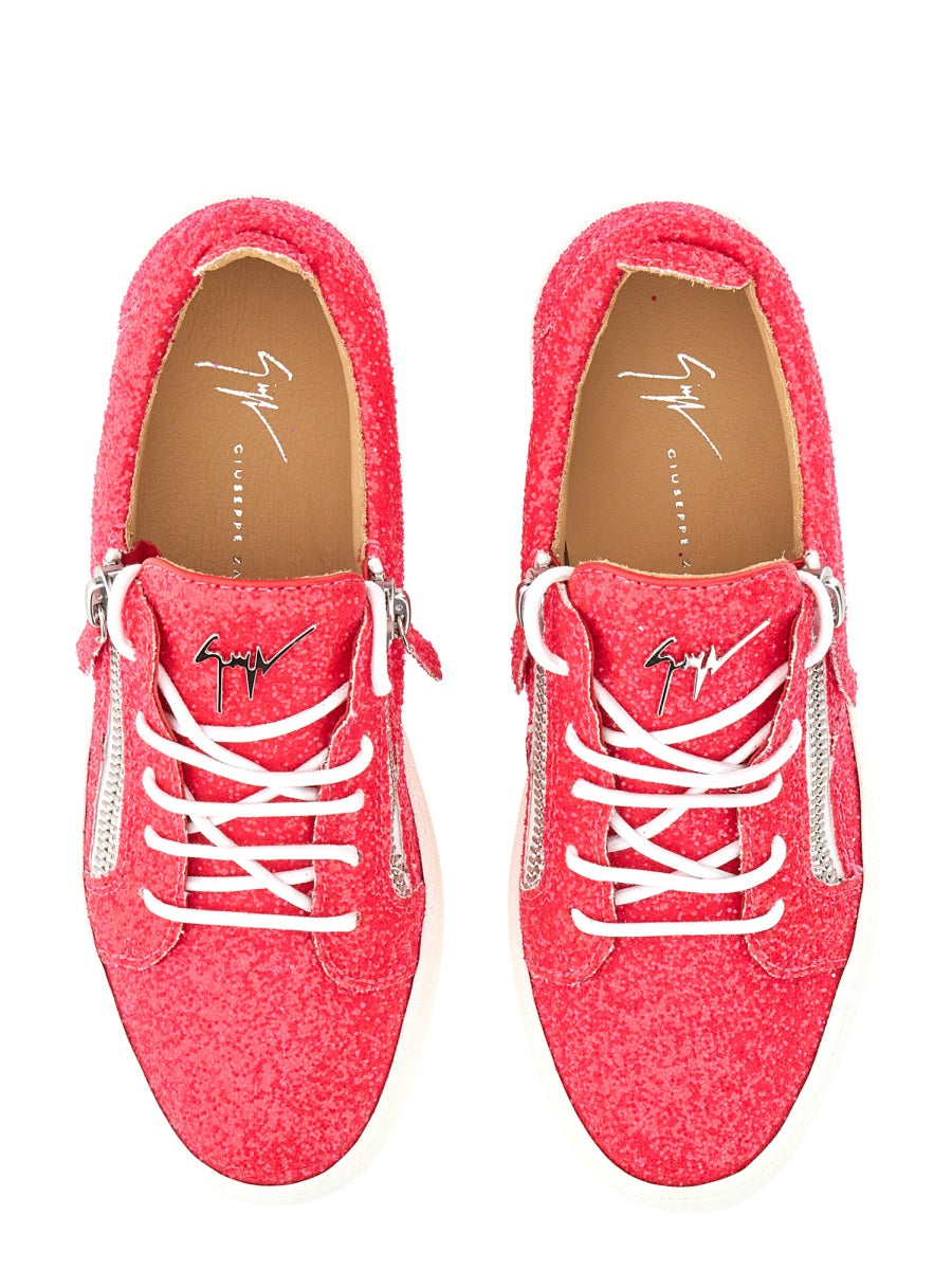 SNEAKER GAIL