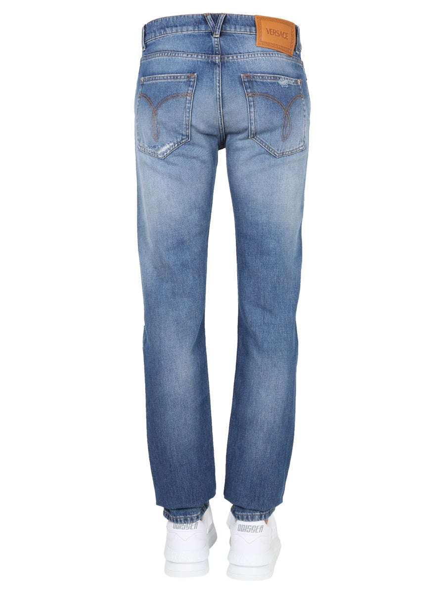 JEANS CON PATCH LOGO