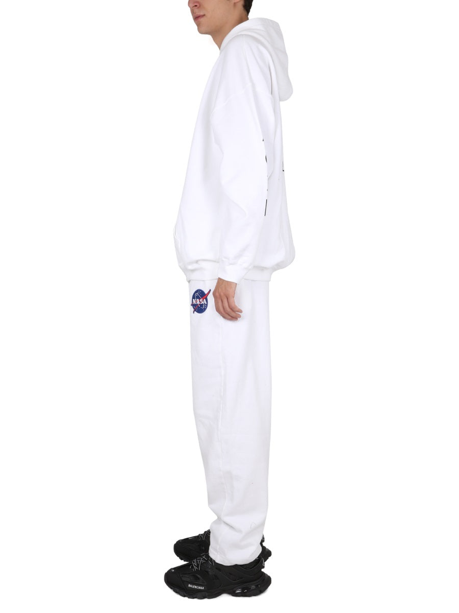 PANTALONE JOGGER CON PATCH