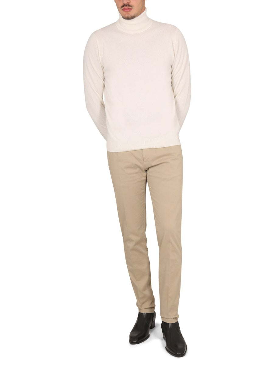 TURTLENECK SWEATER