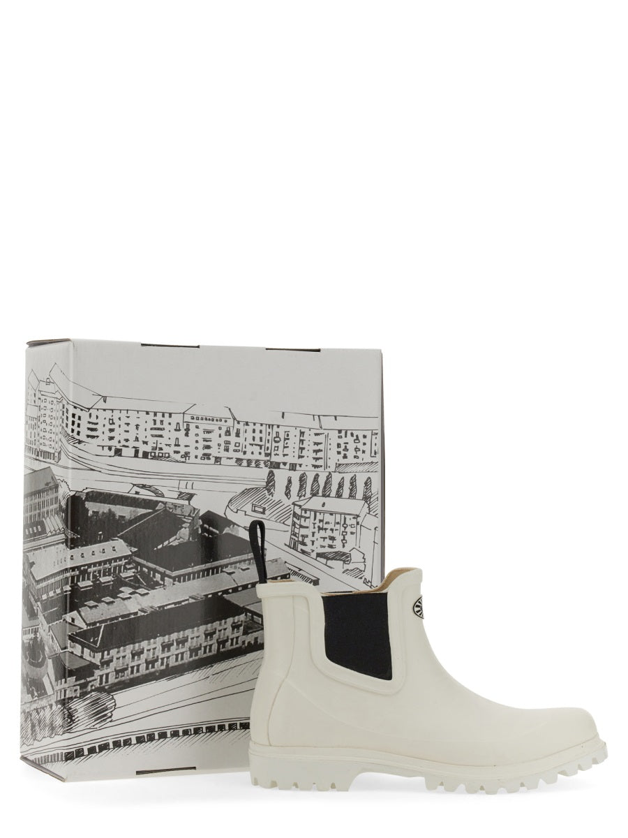 RUBBER BOOT