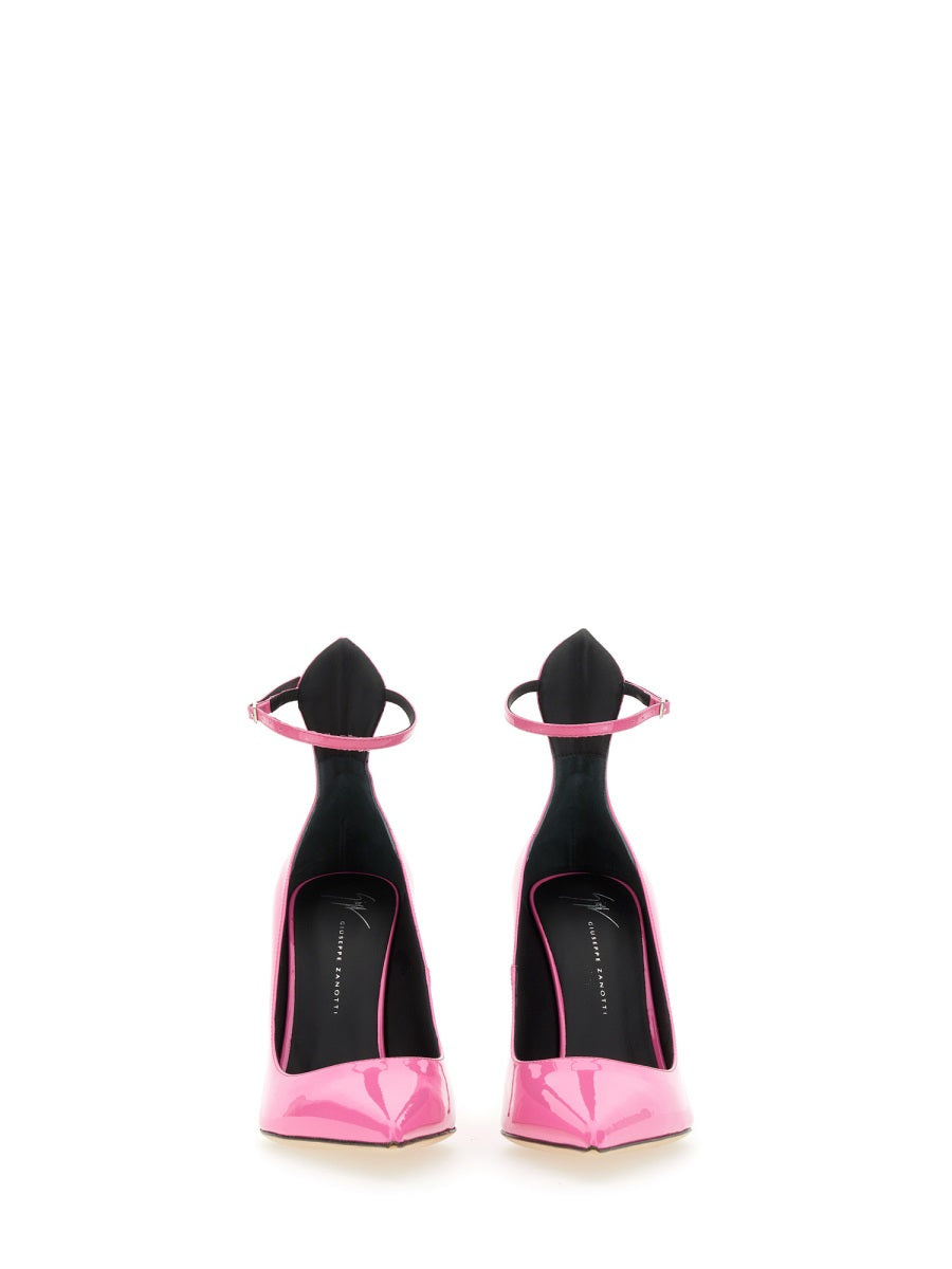 PATENT LEATHER PUMPS