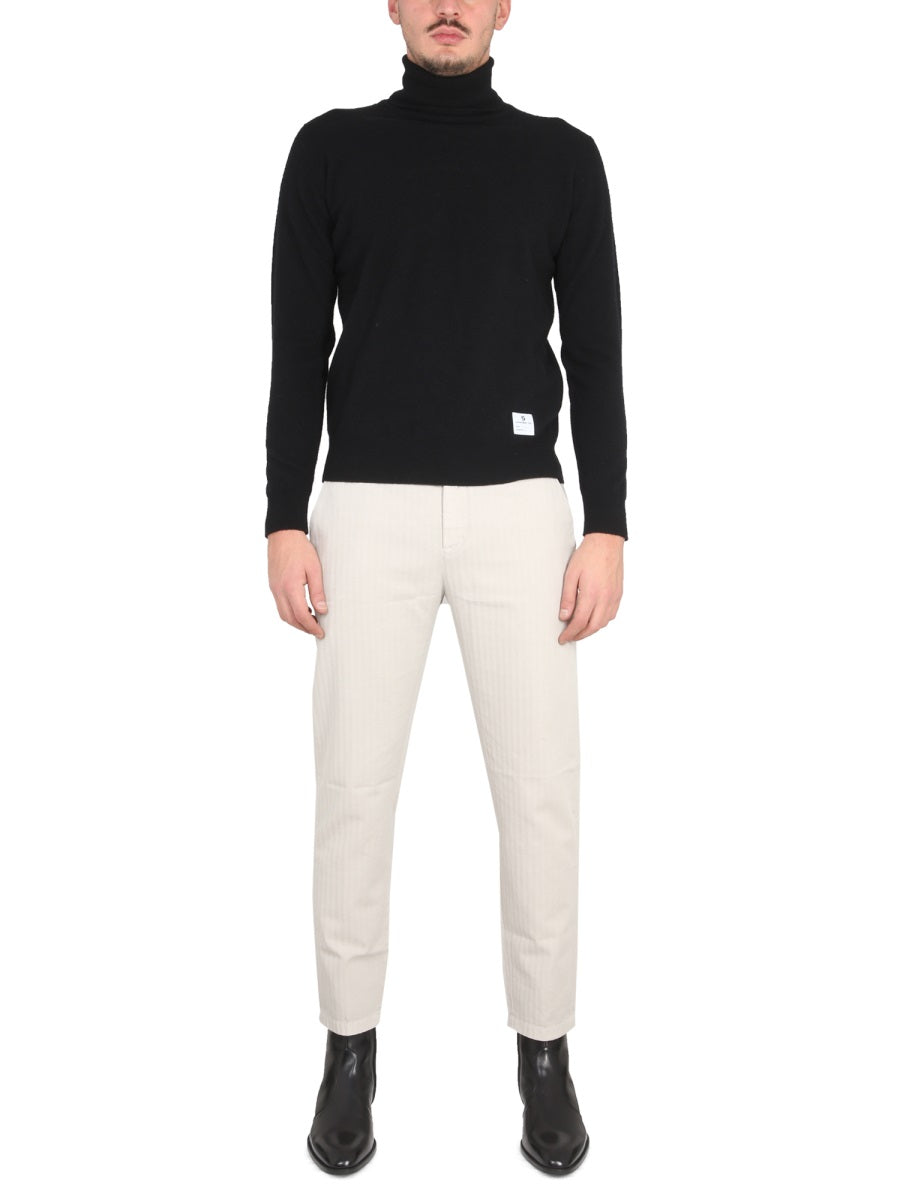 PANTS WITH LOGO PATCH