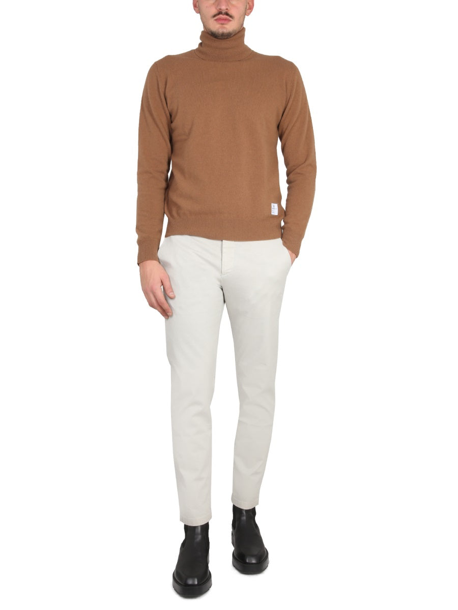 PANTS WITH LOGO PATCH