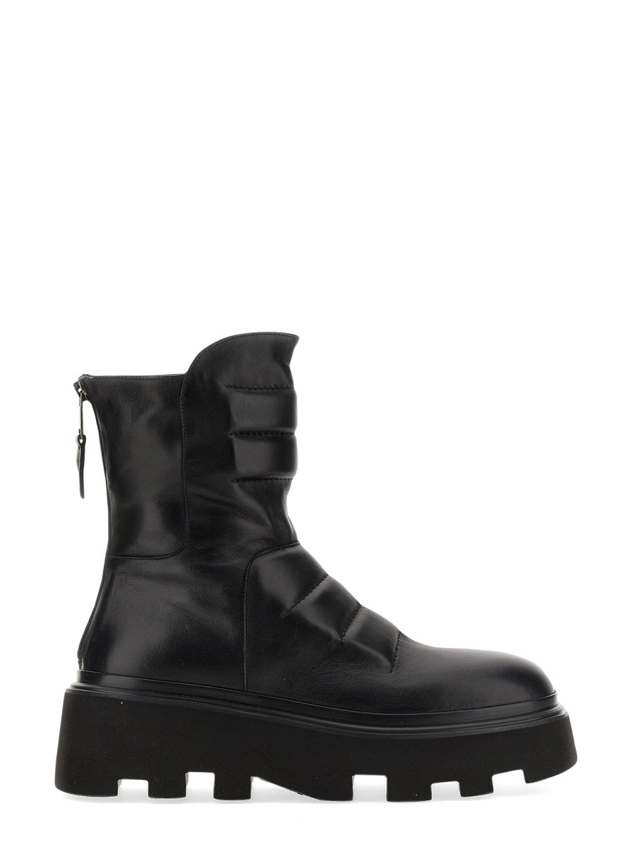 LEATHER BOOT