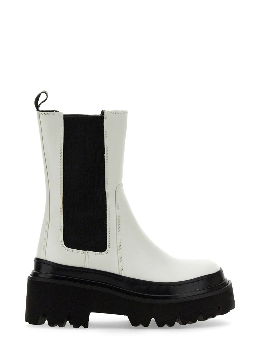 BEATLE BOOT