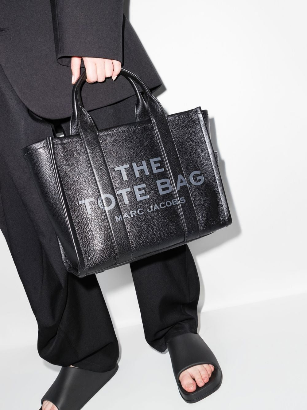 THE LEATHER MEDIUM TOTE BAG