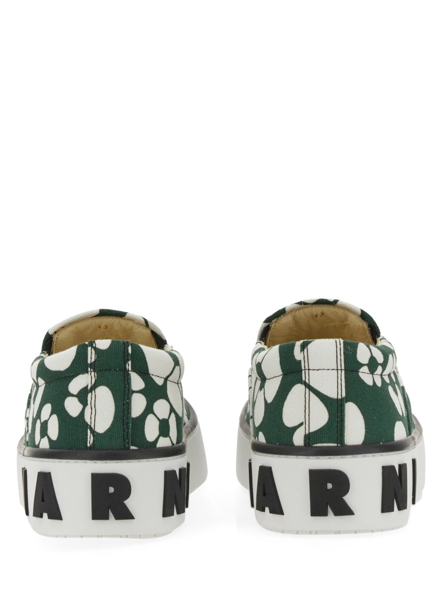 sneaker slip on