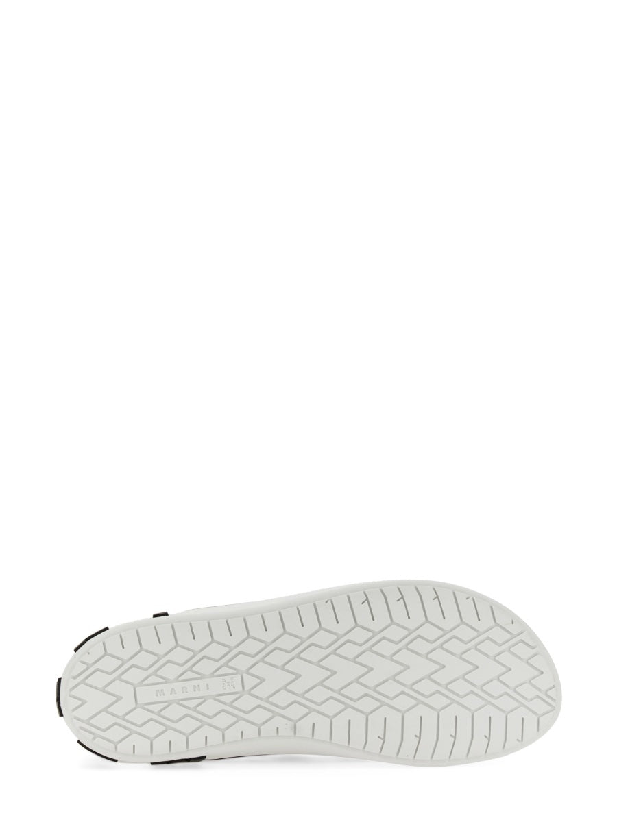 sneaker slip on