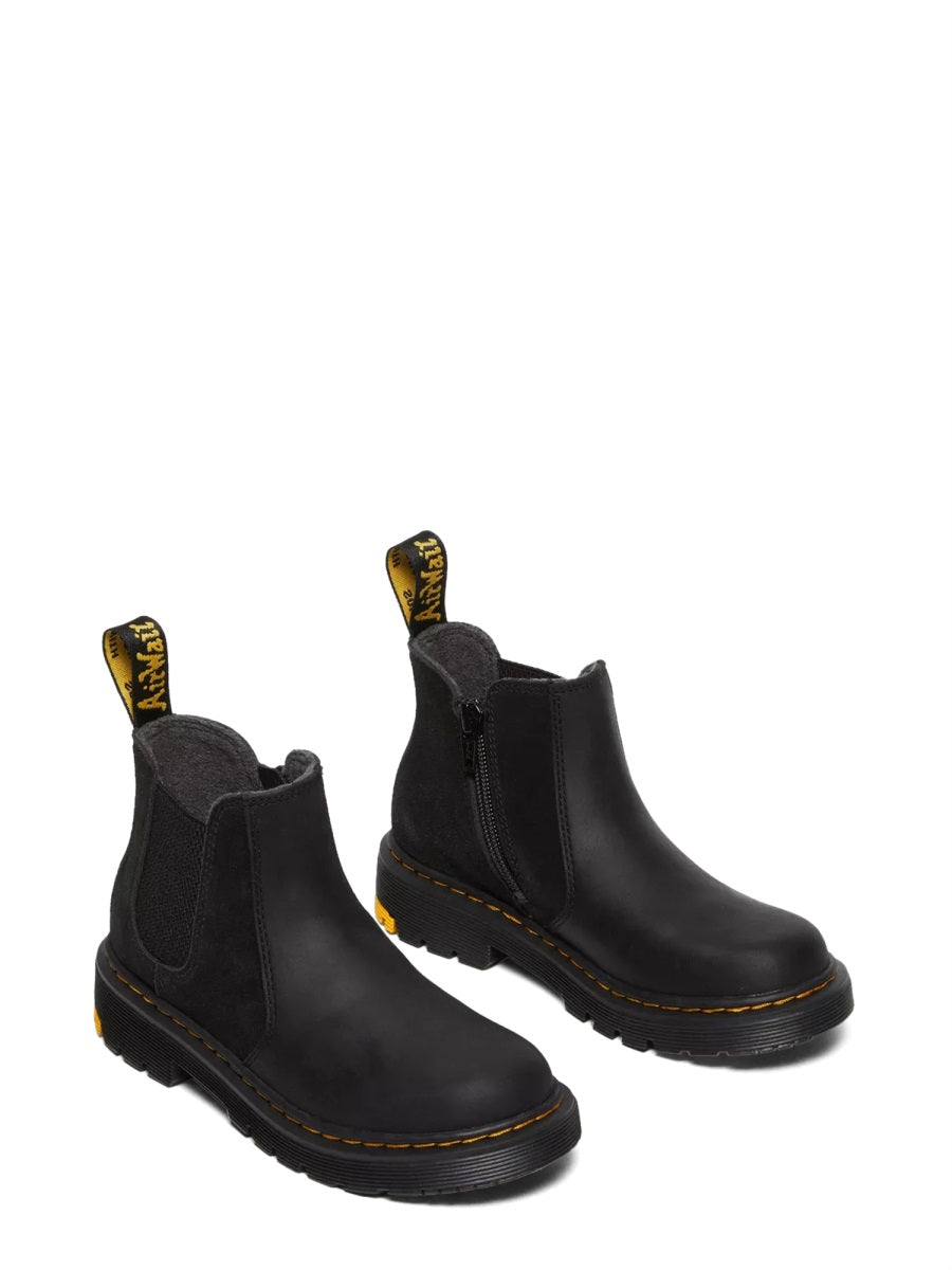 CHELSEA BOOTS.