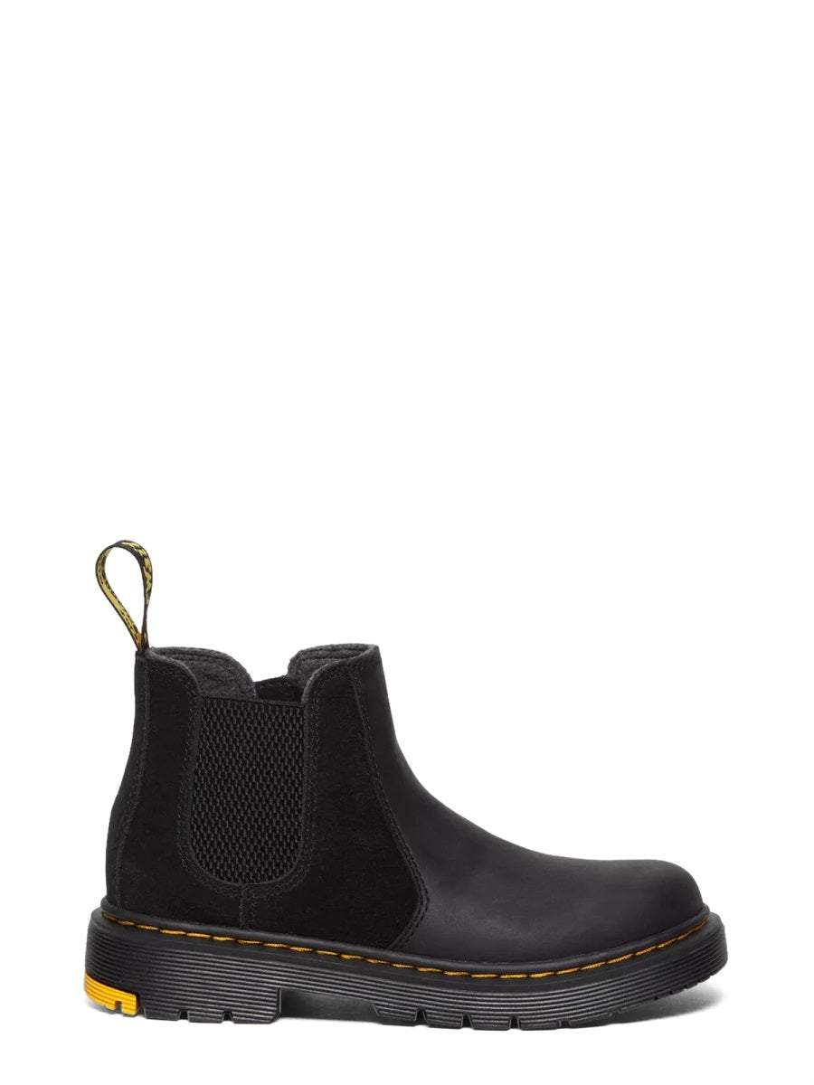 CHELSEA BOOTS.