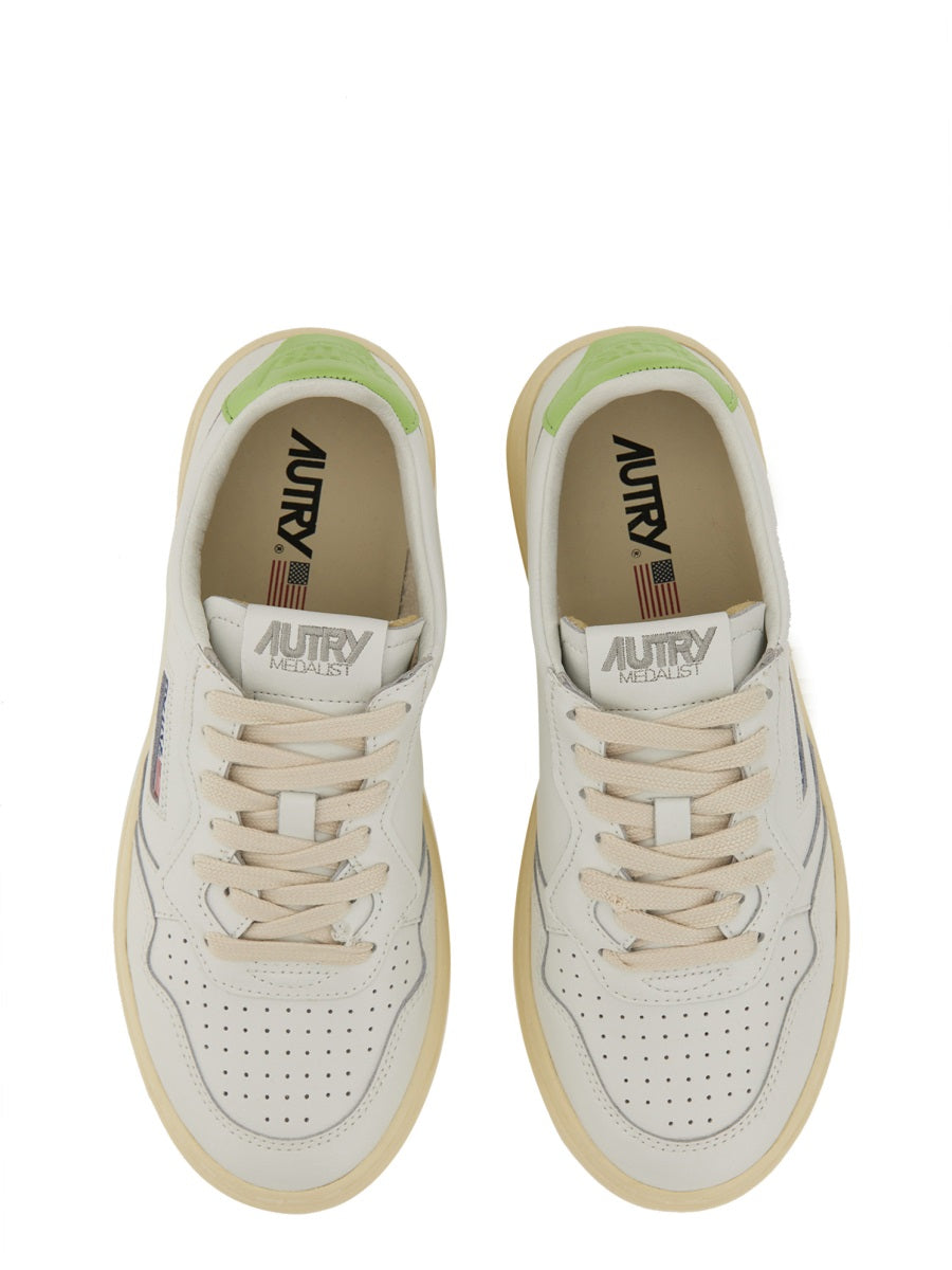 MEDALIST LOW SNEAKER