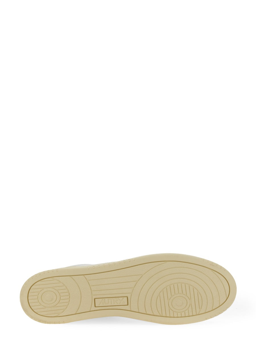 MEDALIST LOW SNEAKER