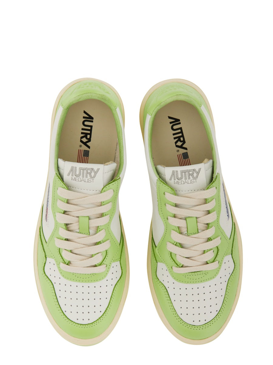 MEDALIST LOW SNEAKER