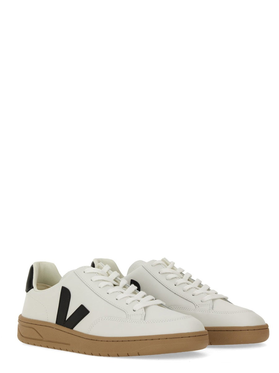 SNEAKER "V-12"