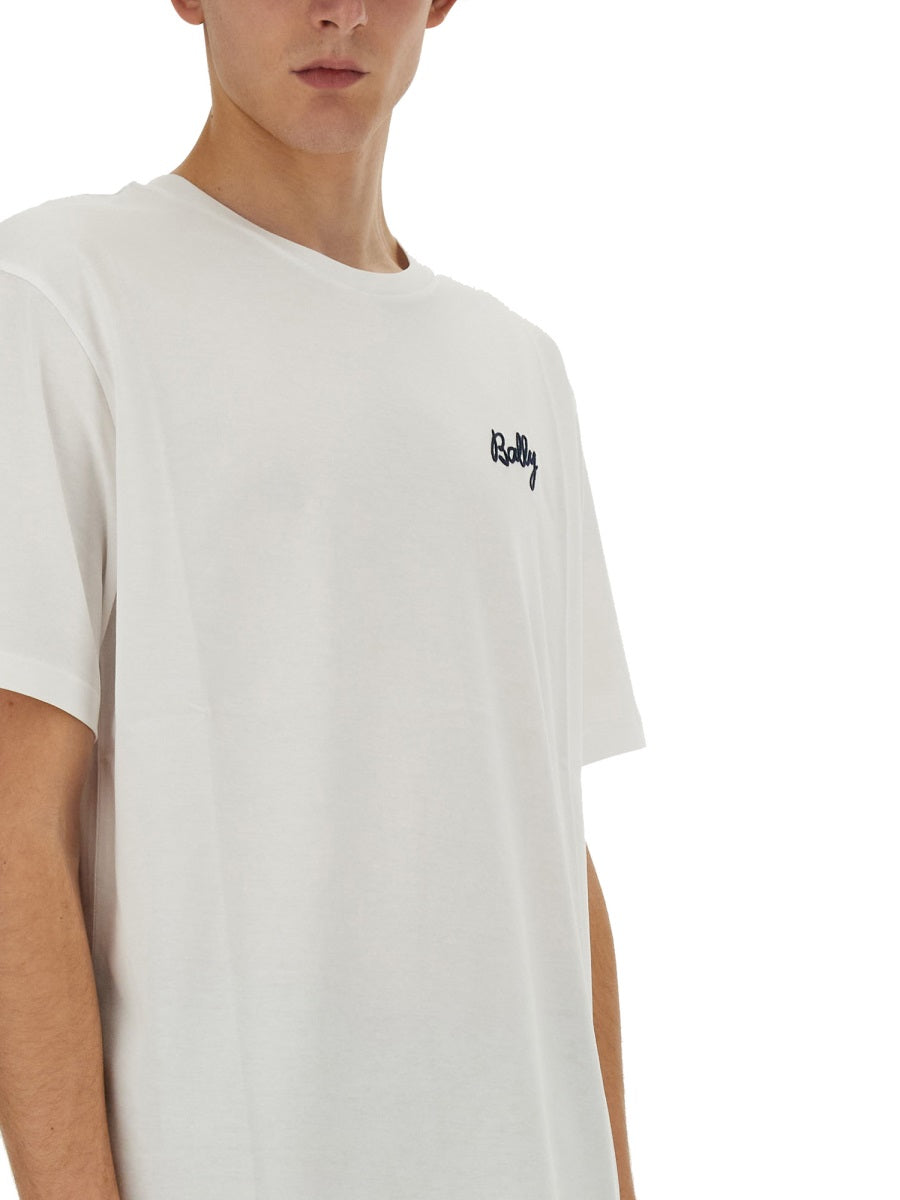 T-SHIRT WITH LOGO
