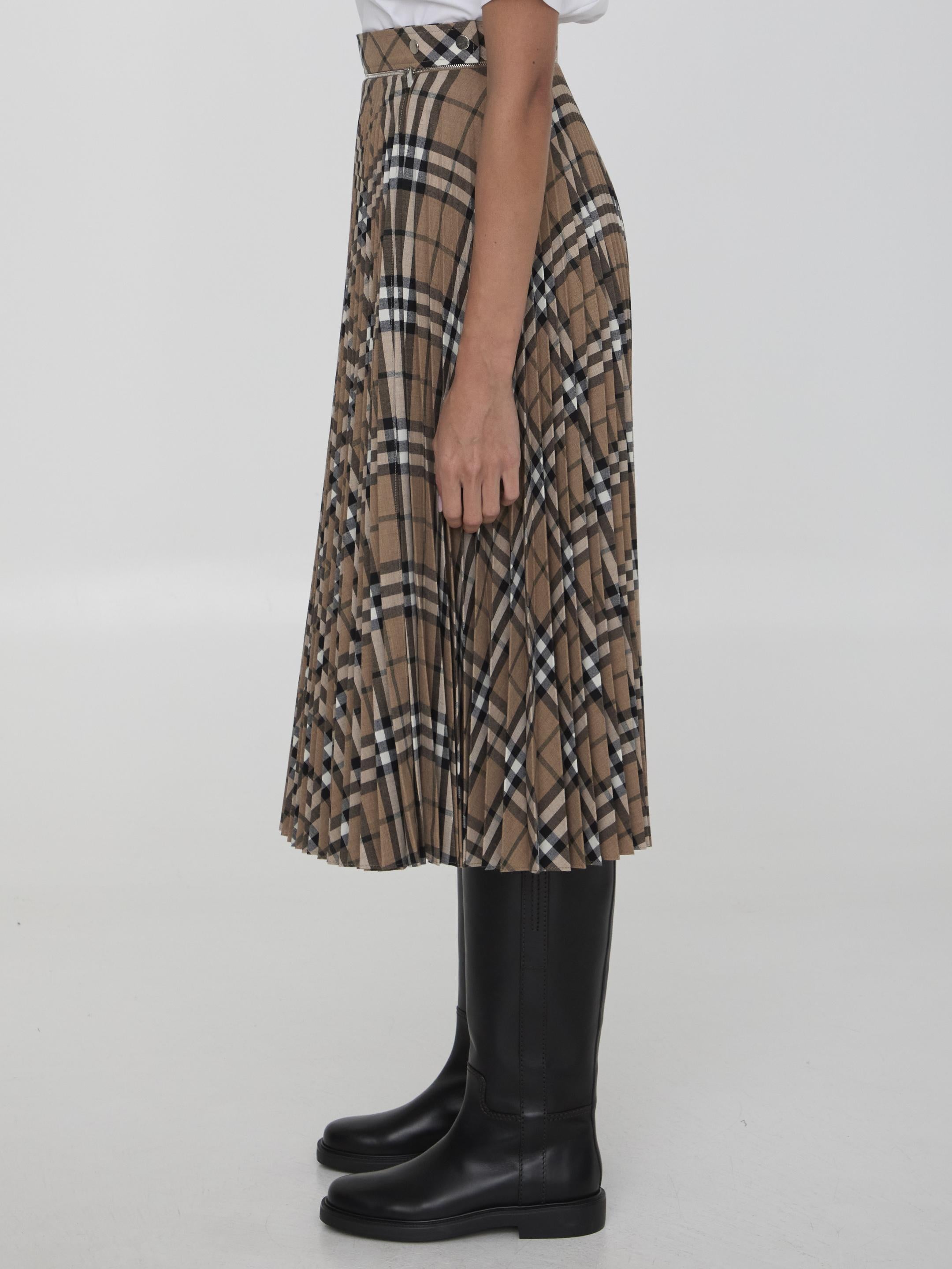 Check pleated skirt