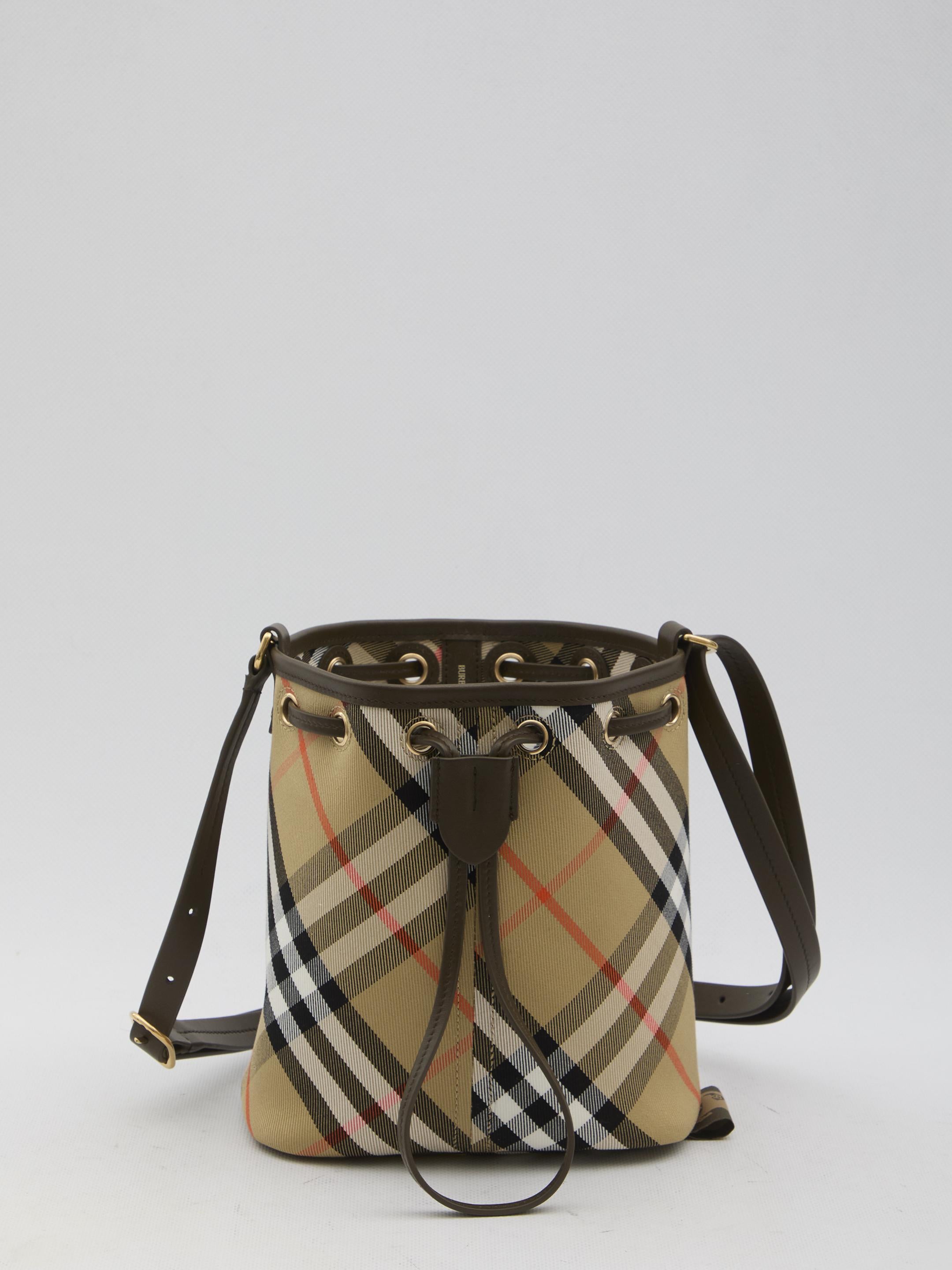 Check bucket bag