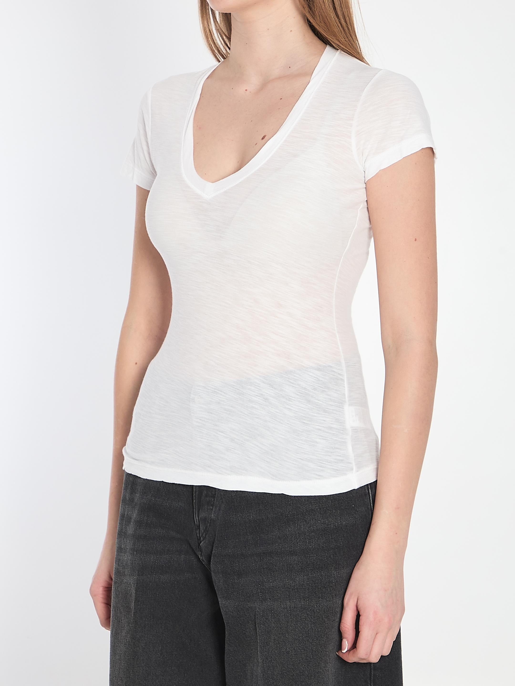 V-neck t-shirt