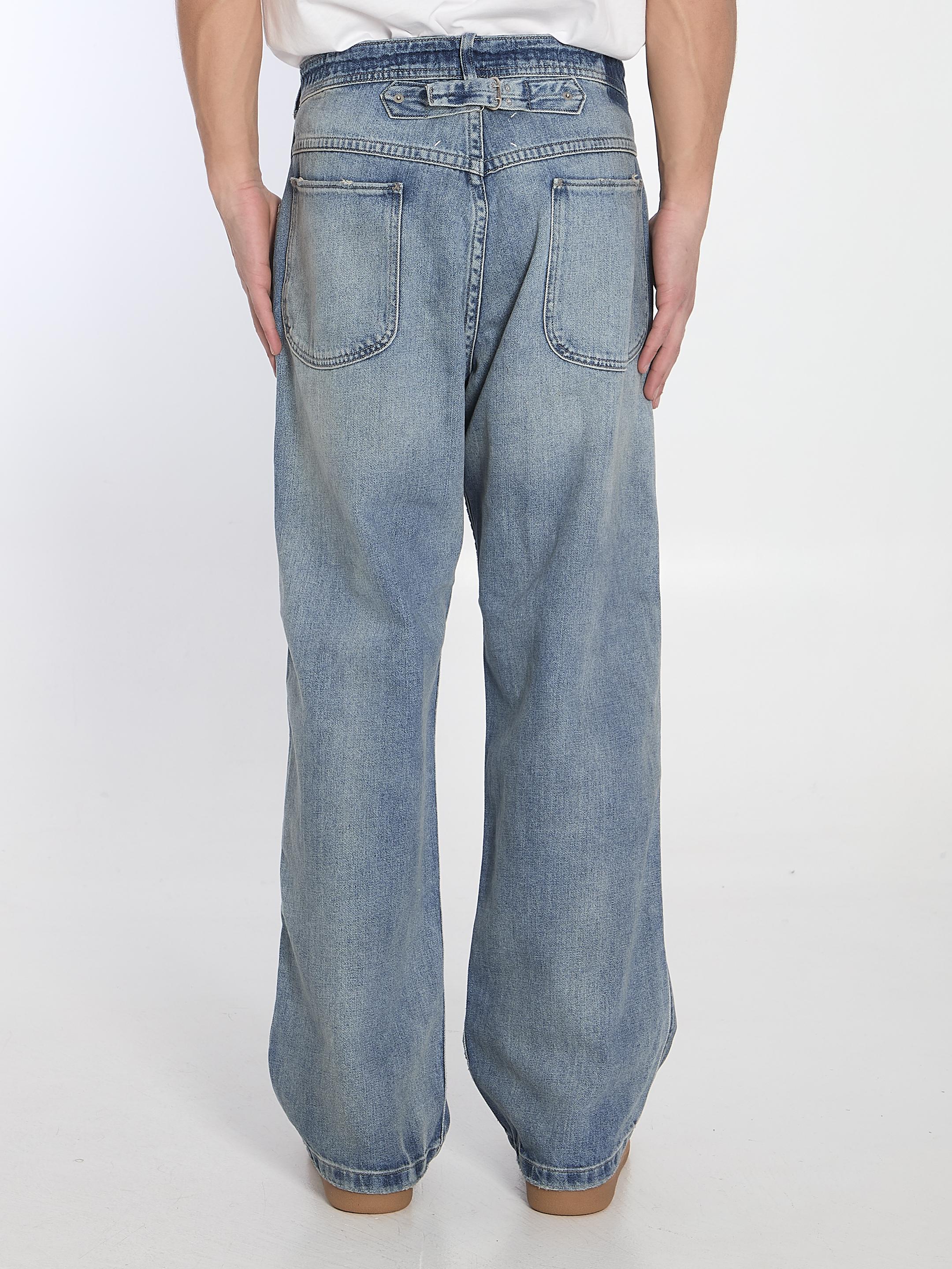 Jeans with buckle