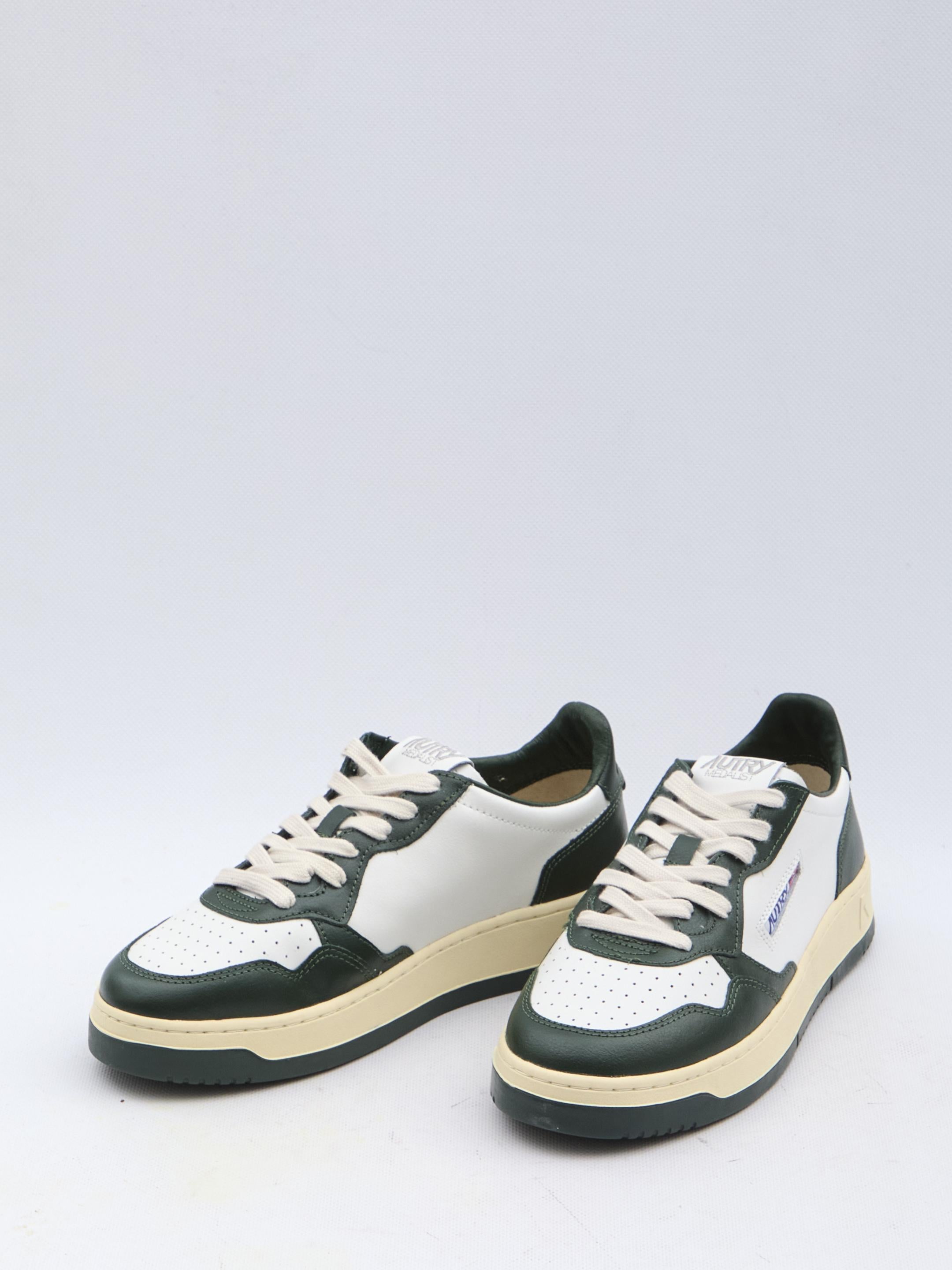 Medalist sneakers in white and green