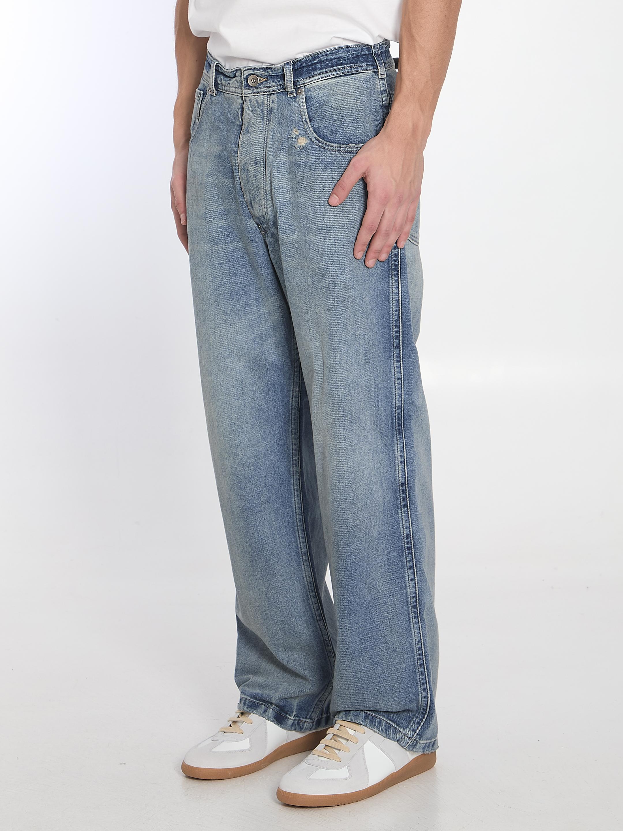 Jeans with buckle