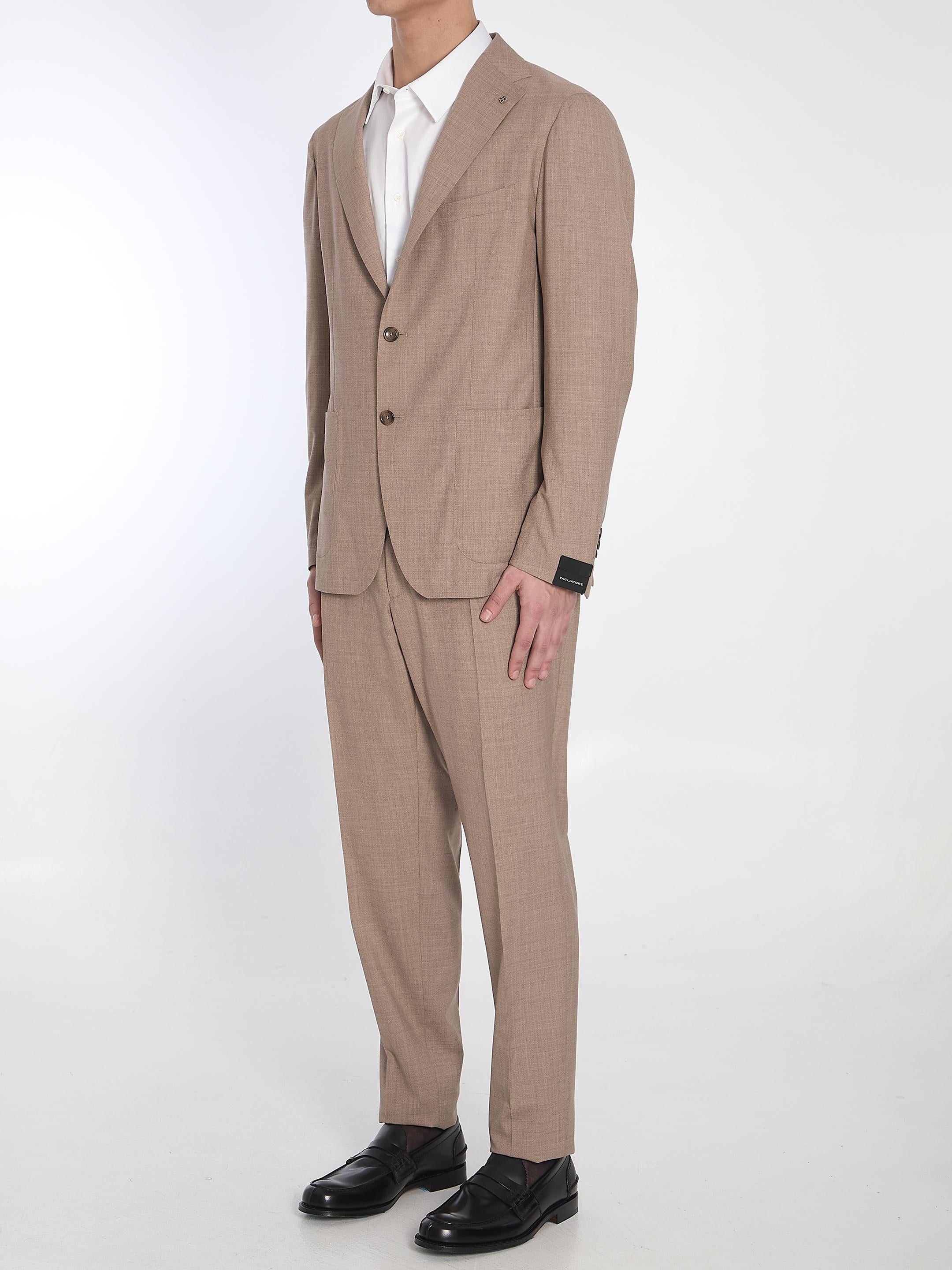 Two-piece suit in wool and silk blend