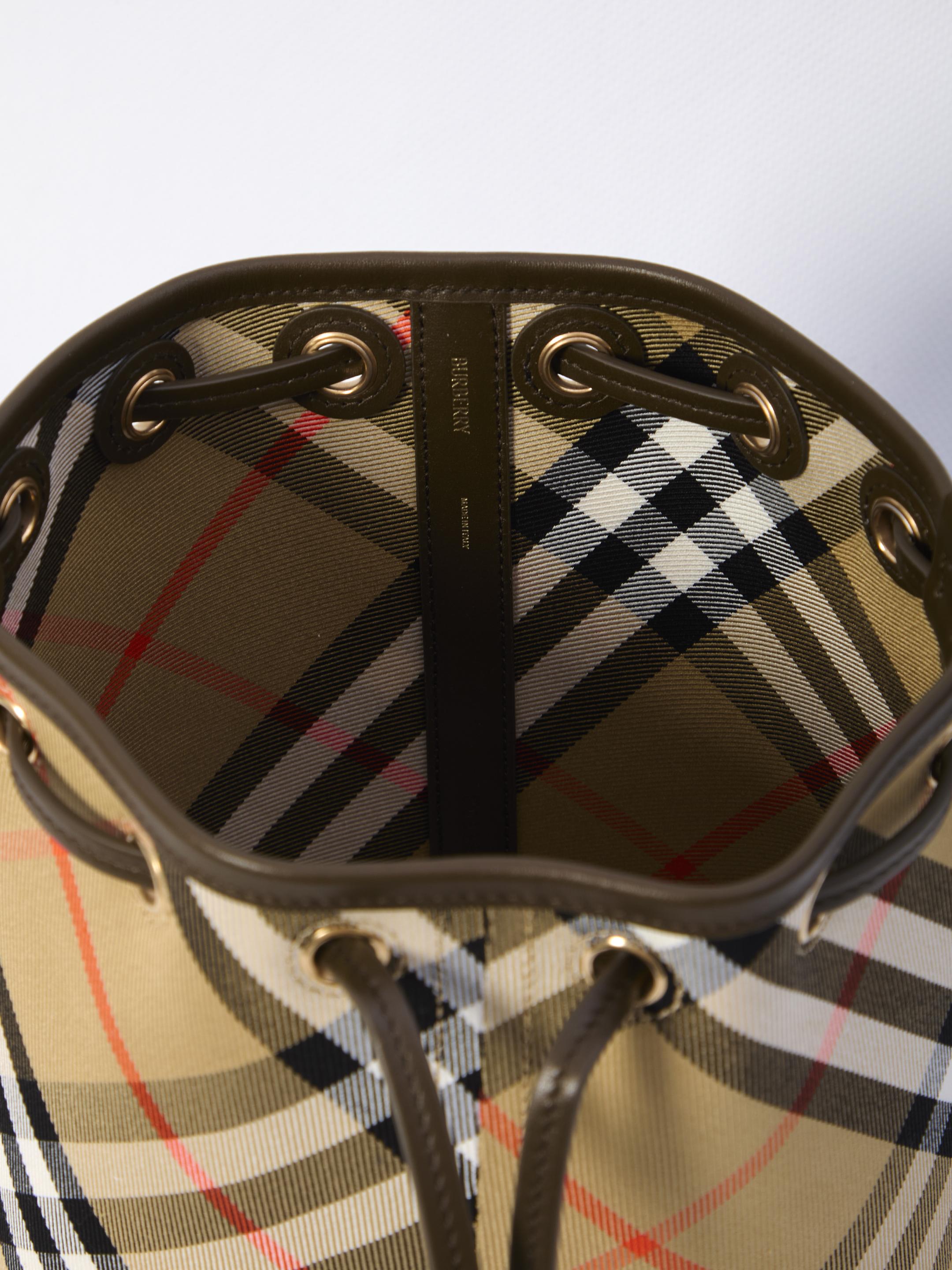 Check bucket bag