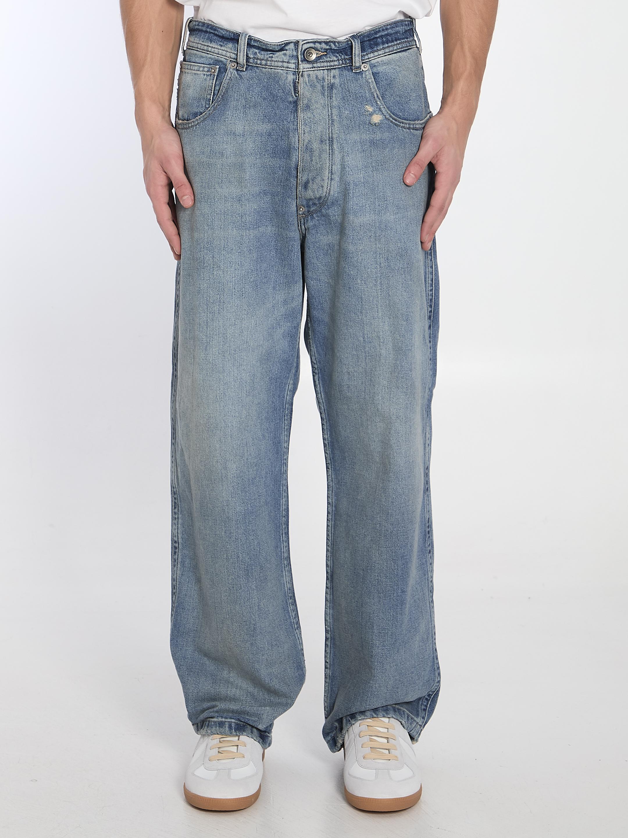 Jeans with buckle