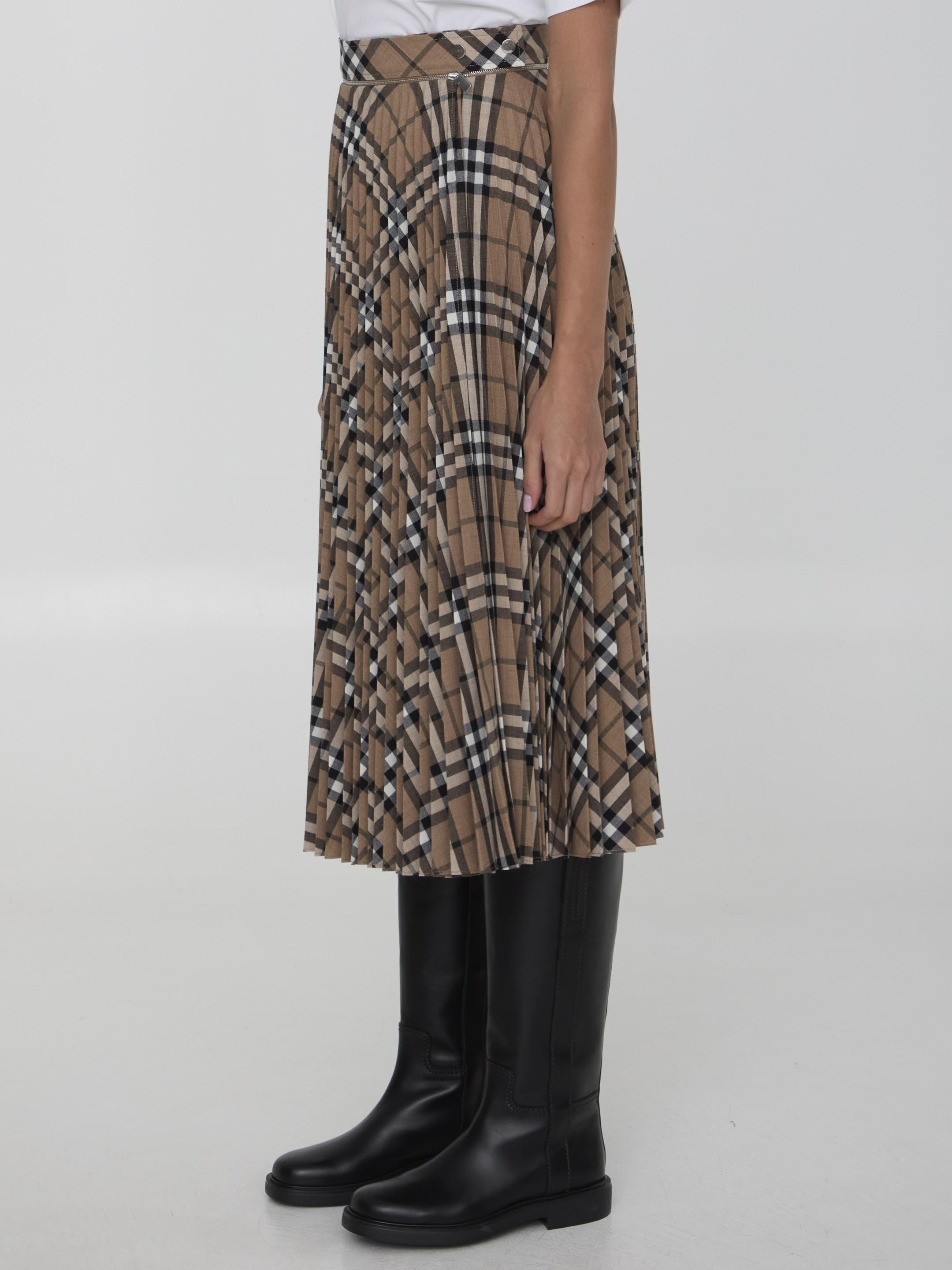 Check pleated skirt