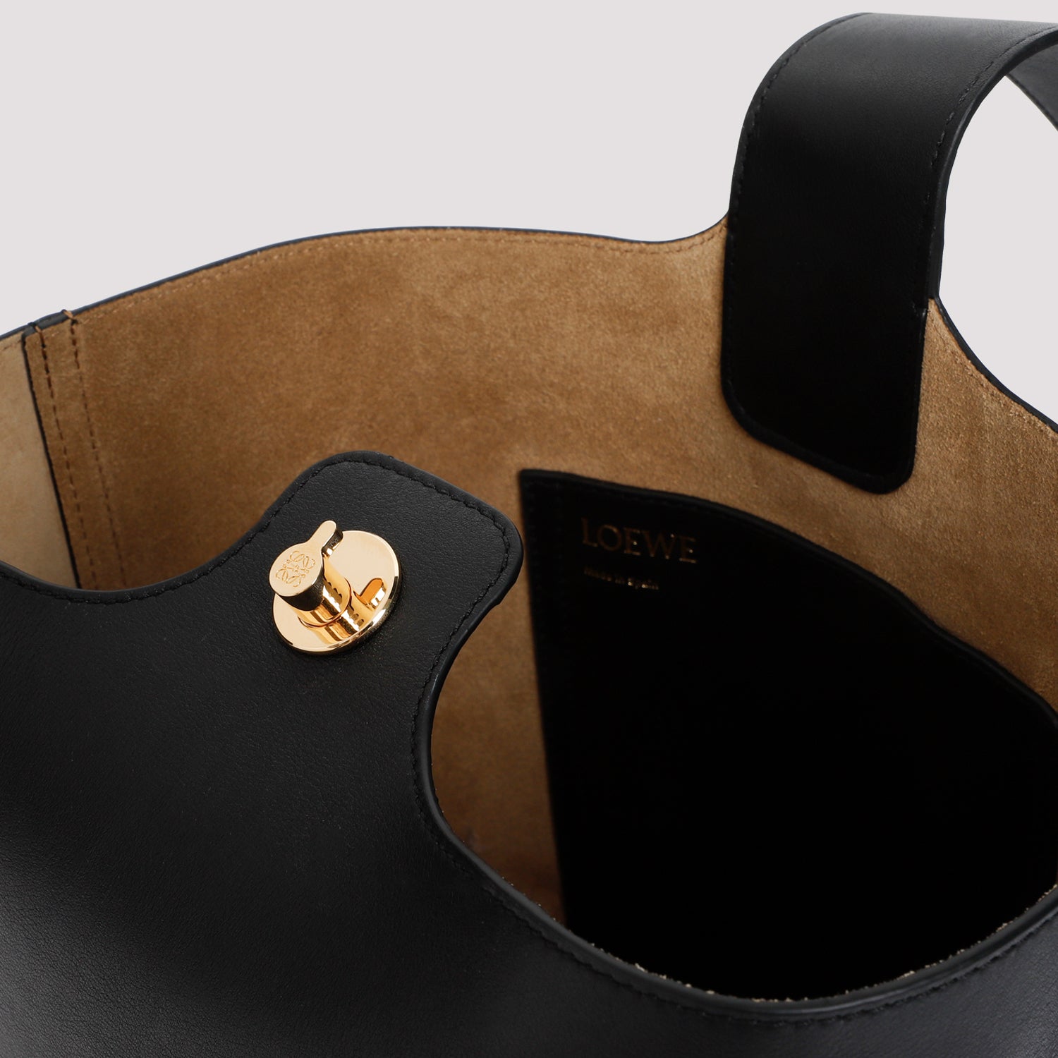 Pebble Bucket Medium Shoulder Bag