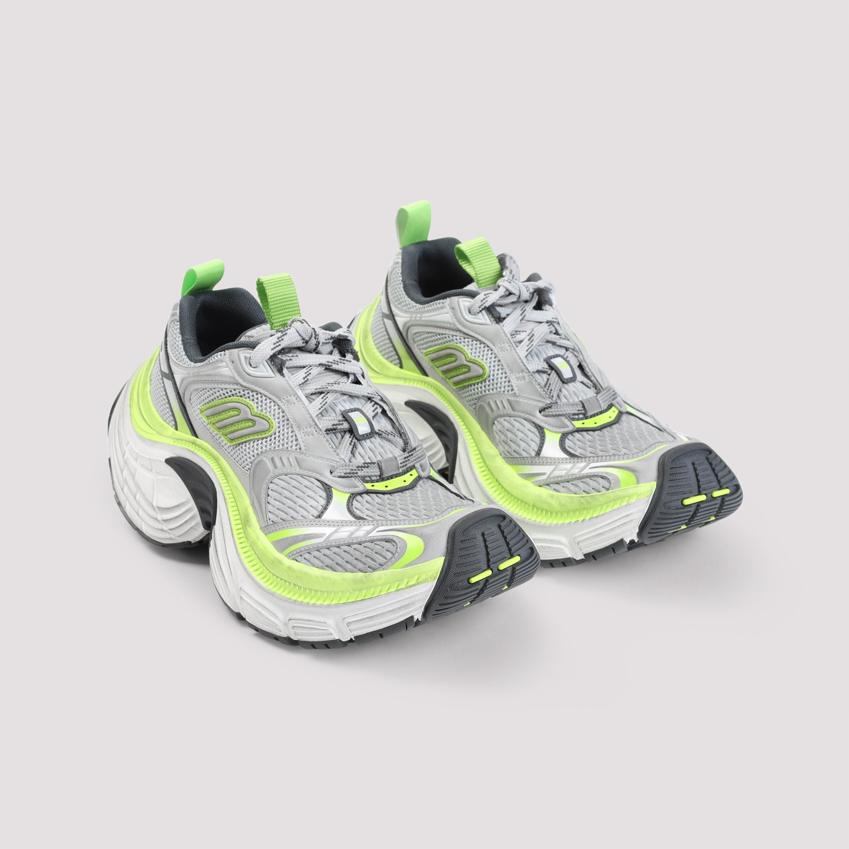 6XL Sneakers