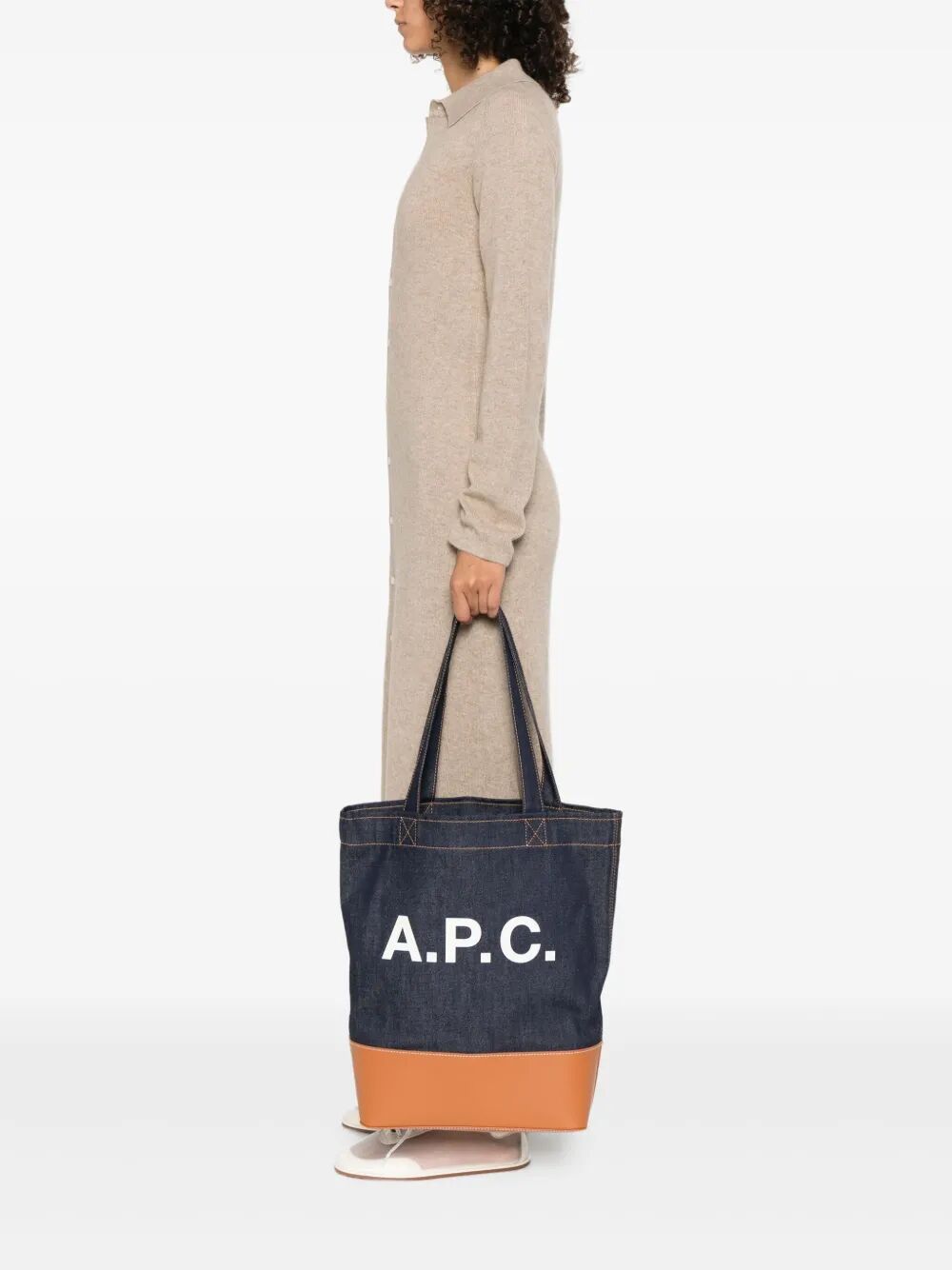 TOTE AXEL