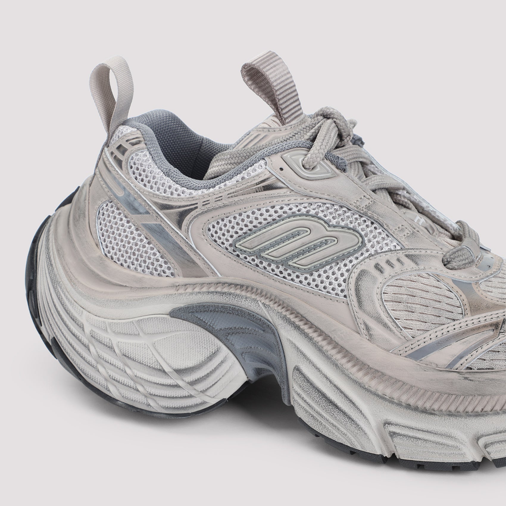 6XL Sneakers