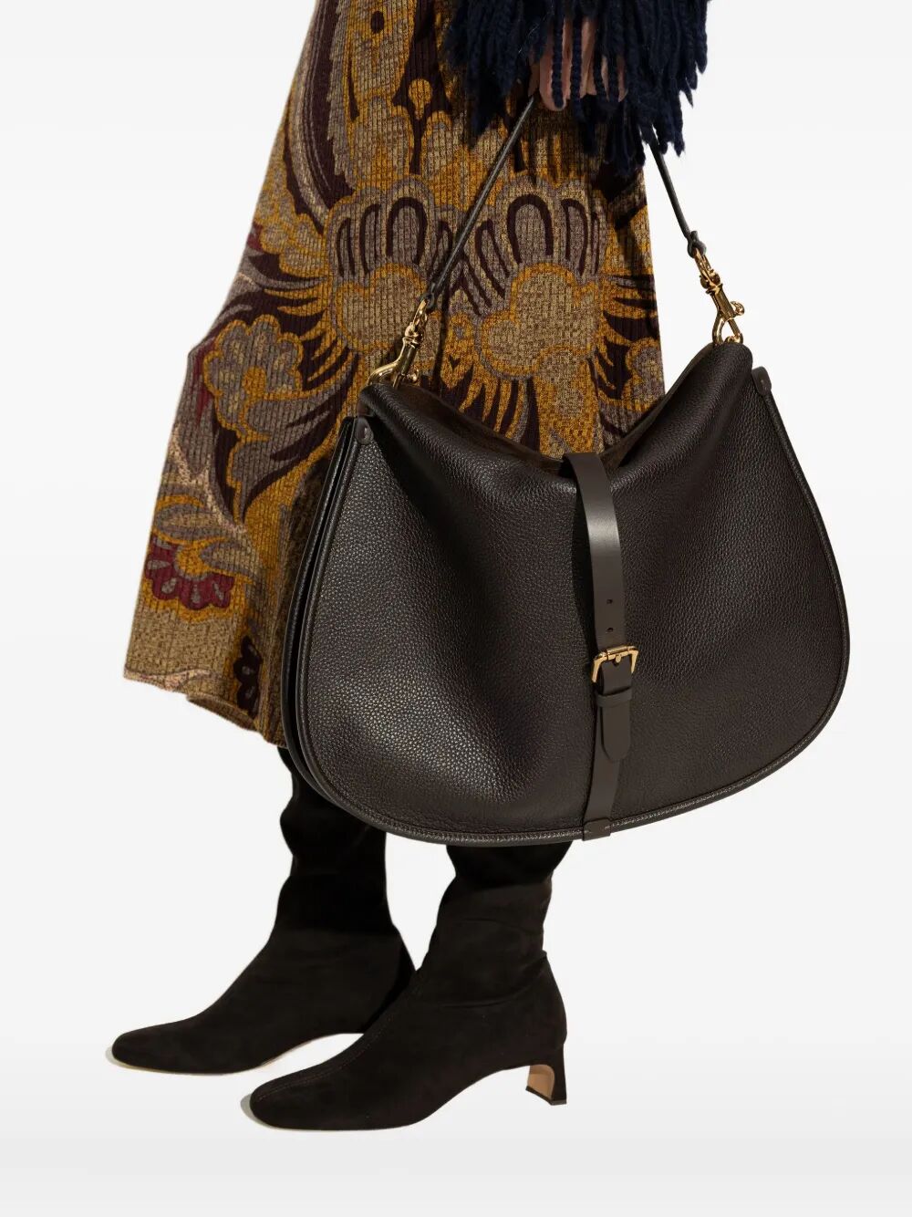 BUCKLE-FASTENING EXTRA-LARGE LEATHER SHOULDER BAG