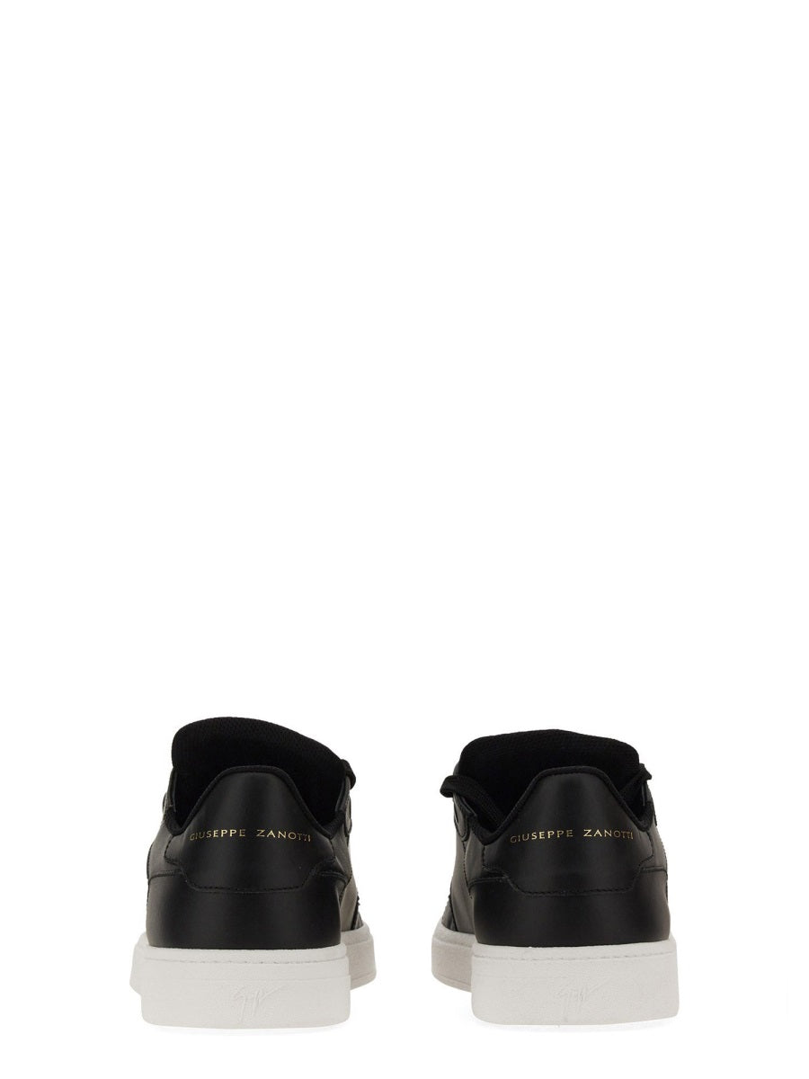 SNEAKER WITH LOGO
