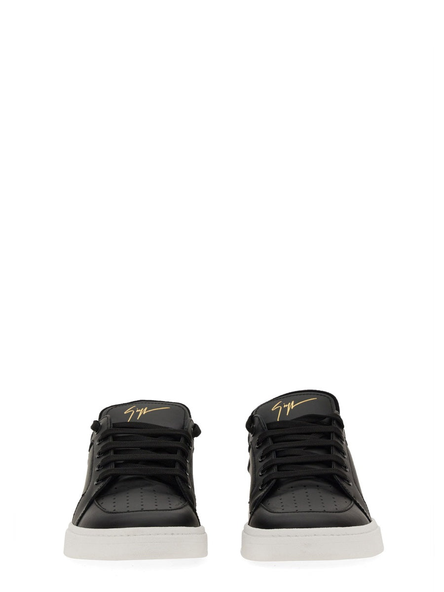 SNEAKER WITH LOGO