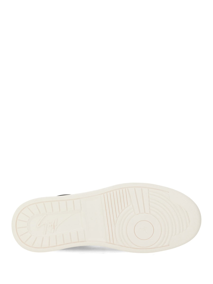 SNEAKER WITH LOGO