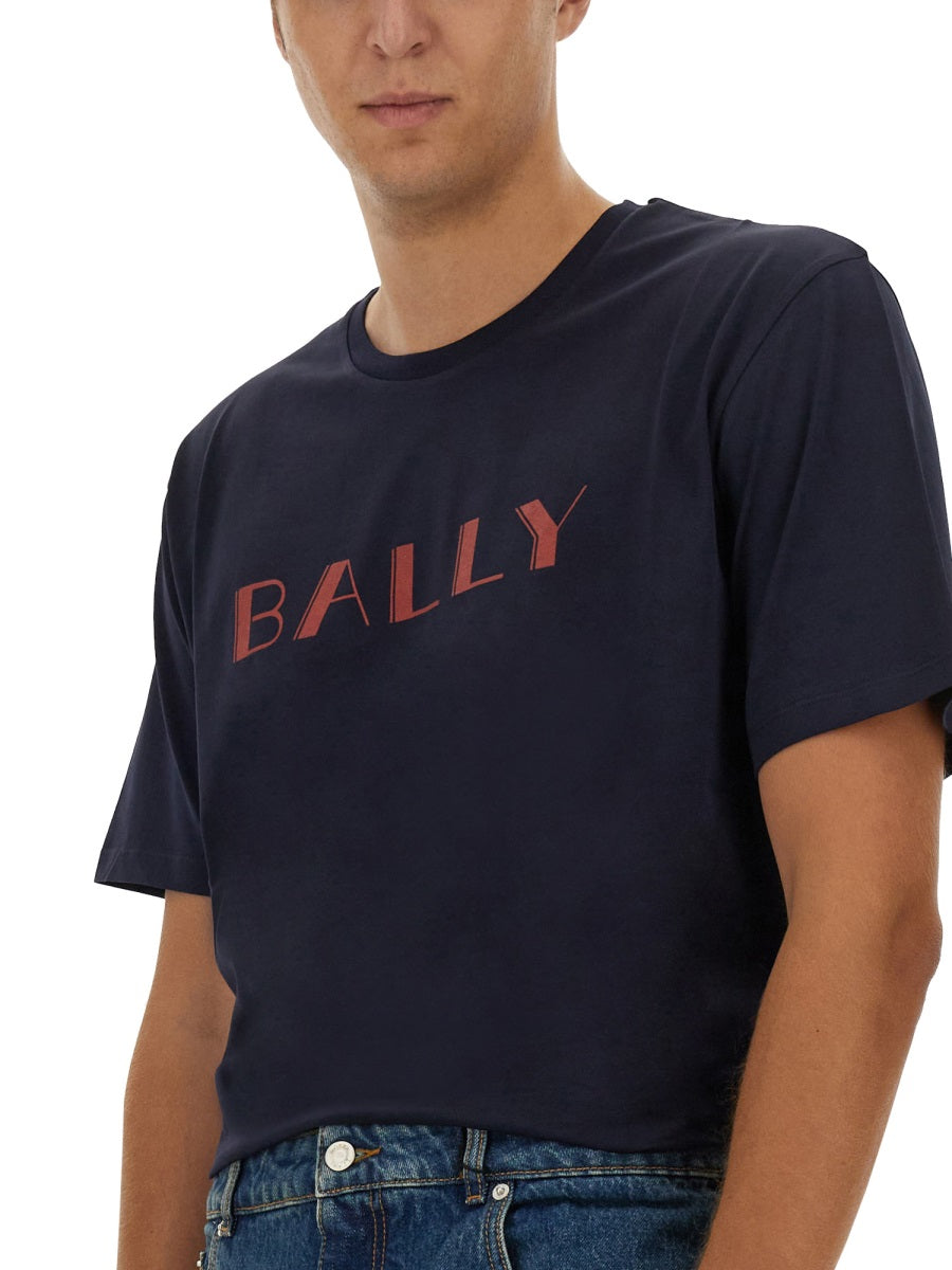T-SHIRT WITH LOGO