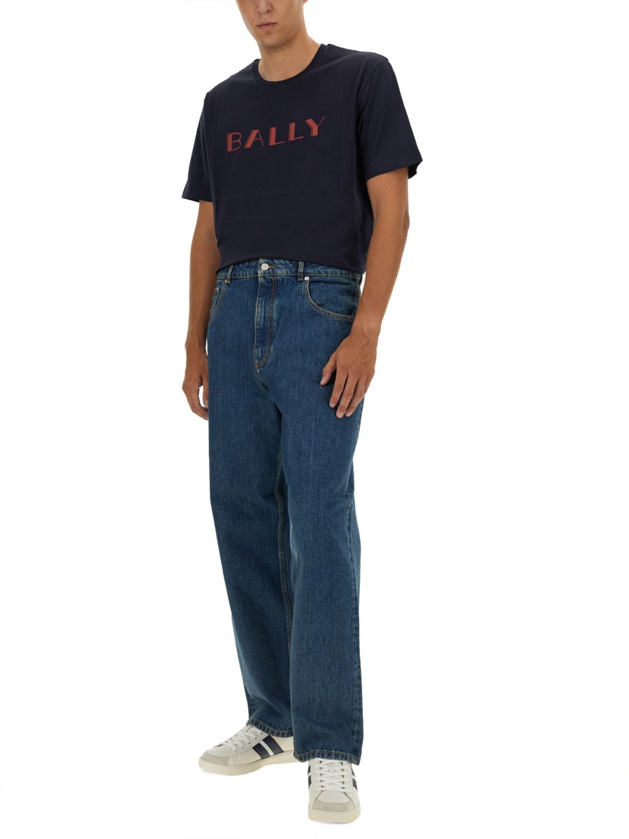 T-SHIRT WITH LOGO