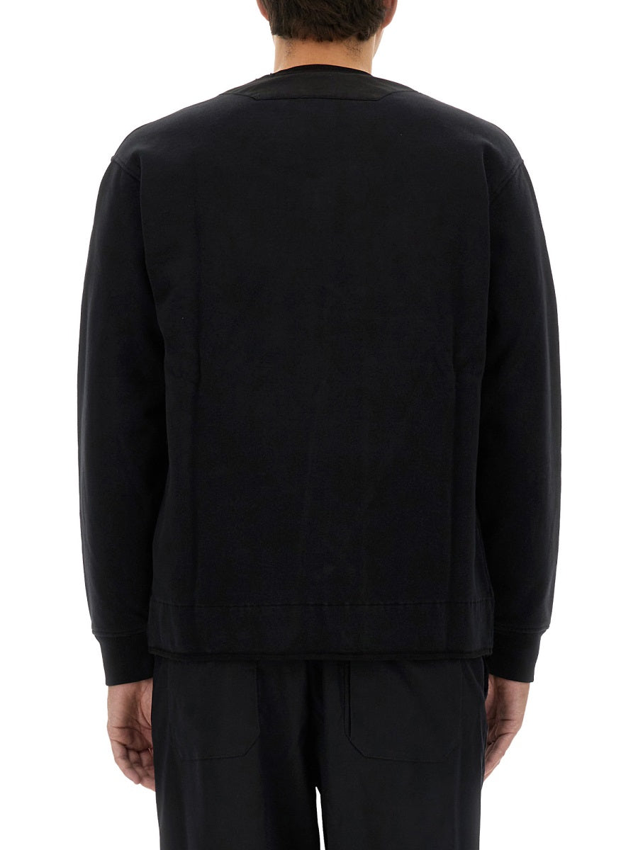 ZIP SWEATSHIRT.