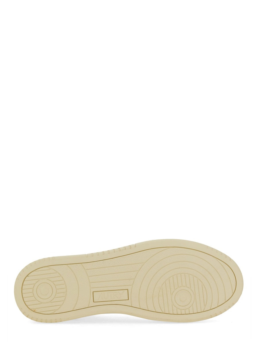 MEDALIST LOW SNEAKER
