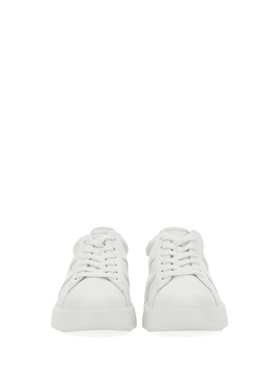 SNEAKER REBEL