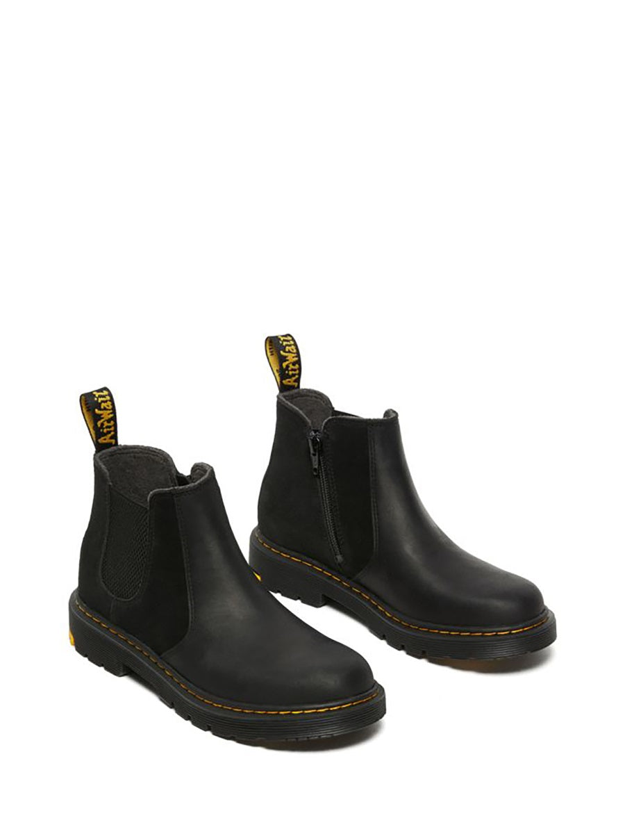 CHELSEA BOOTS.