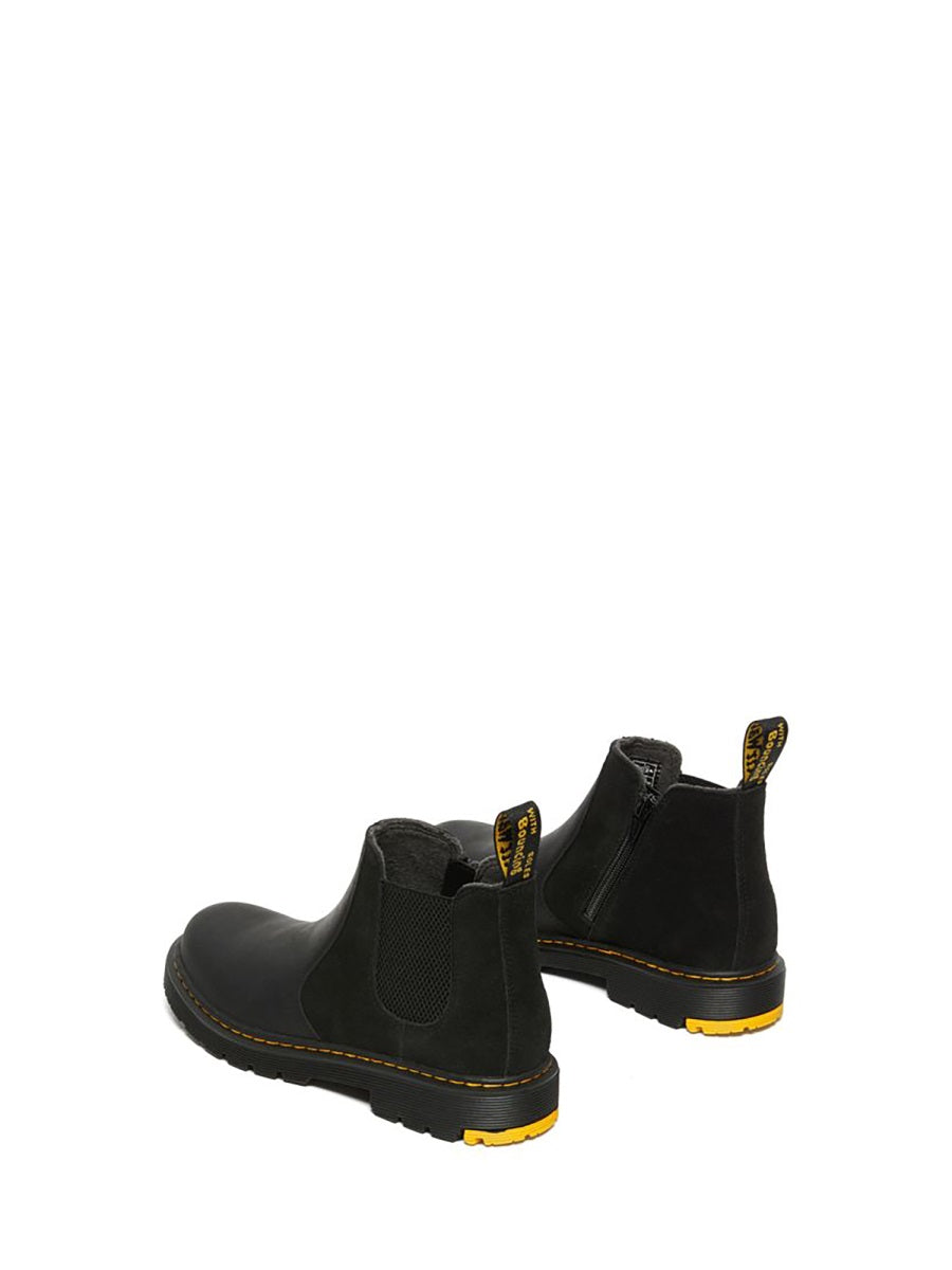 CHELSEA BOOTS.