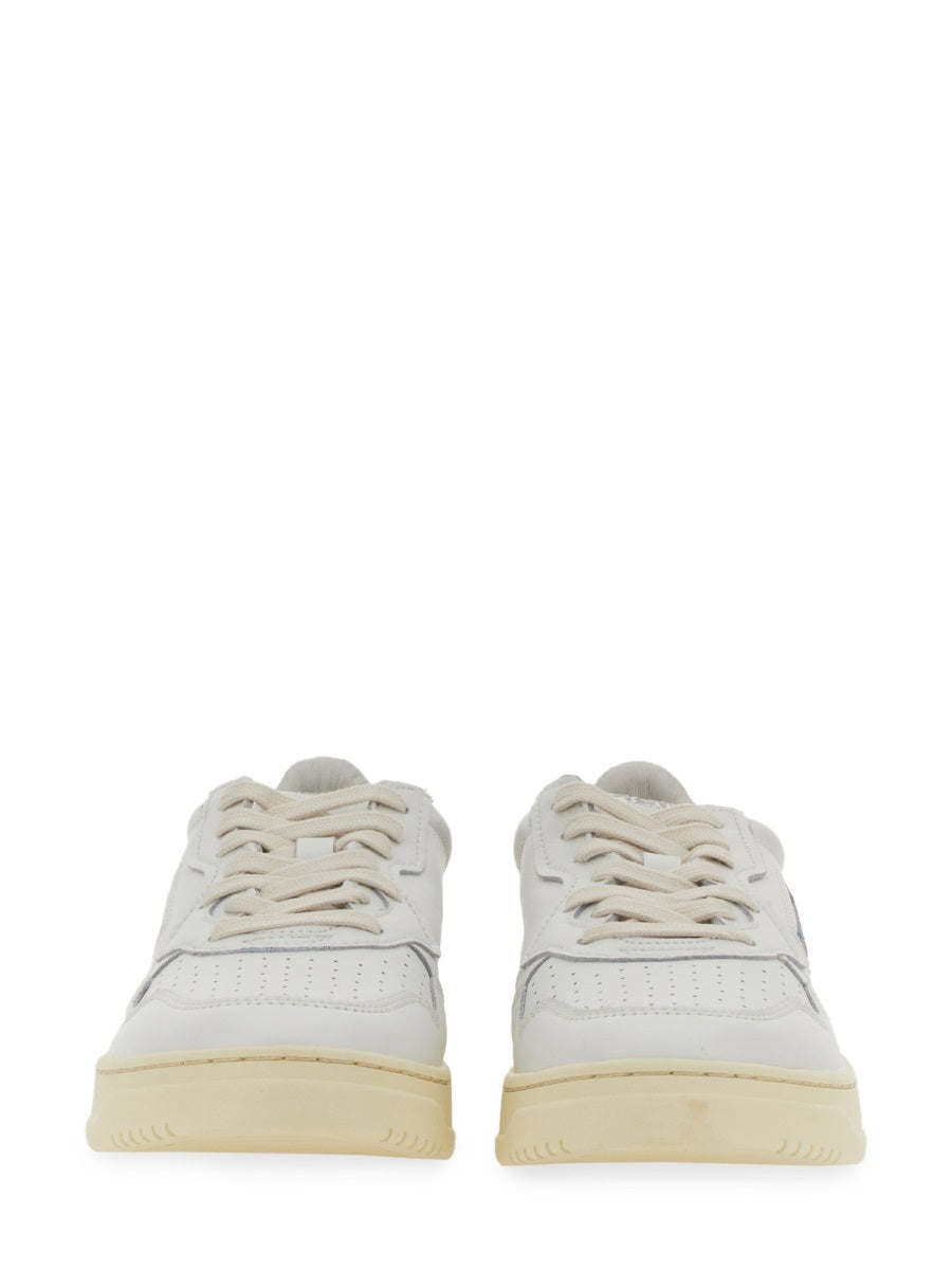 MEDALIST LOW SNEAKER