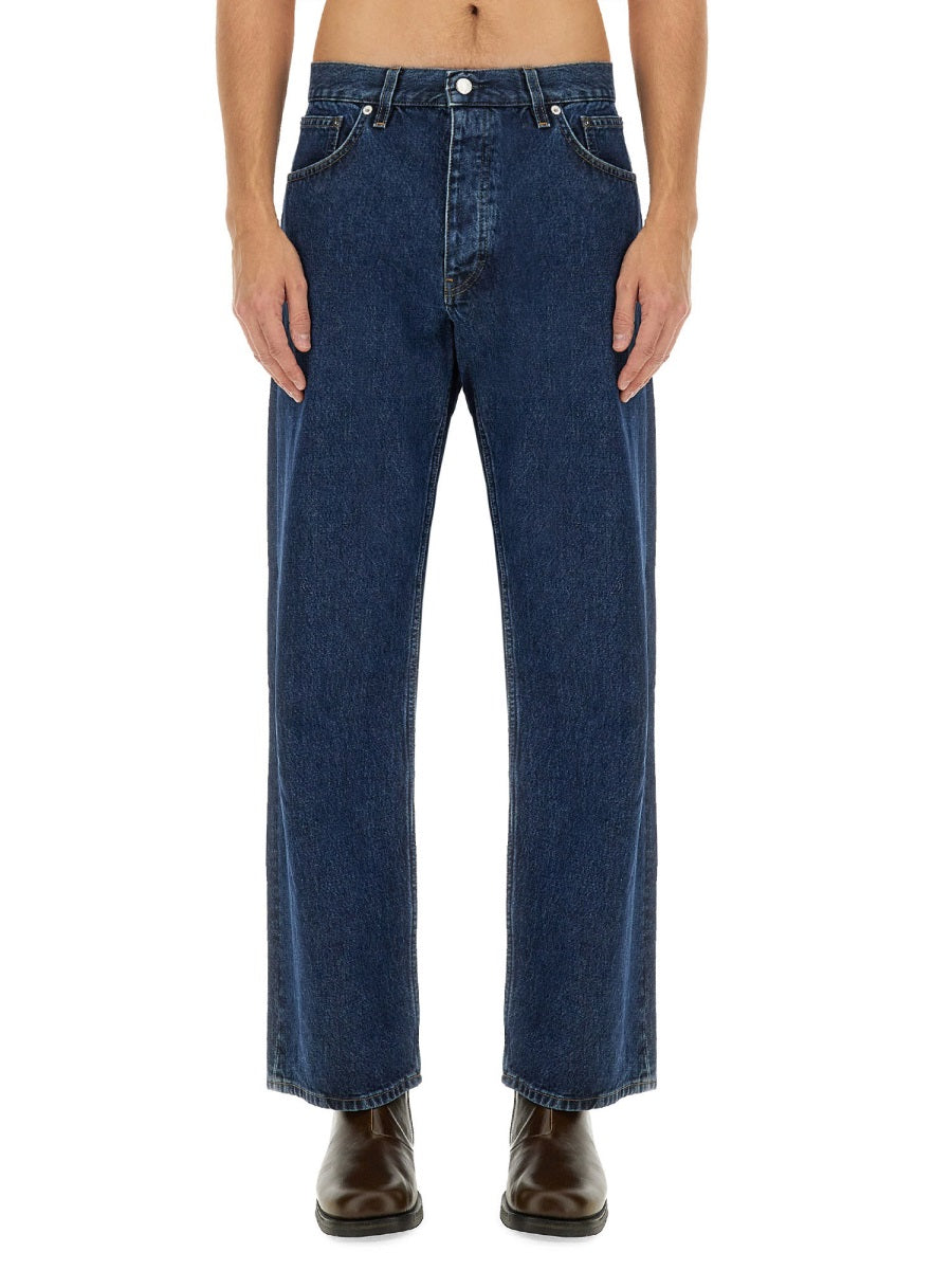 LOOSE FIT JEANS