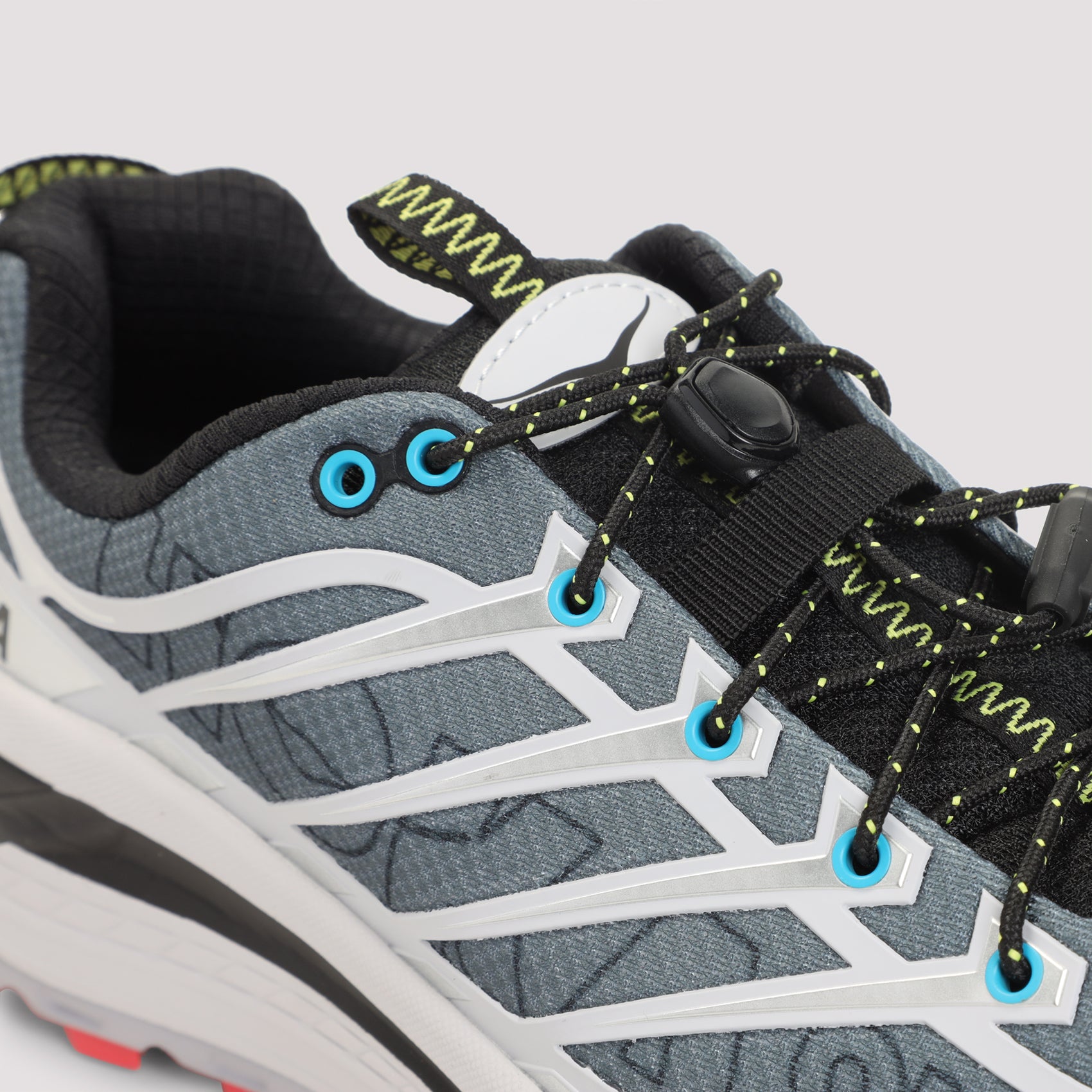 U Mafate Three 2 World Mark Sneakers